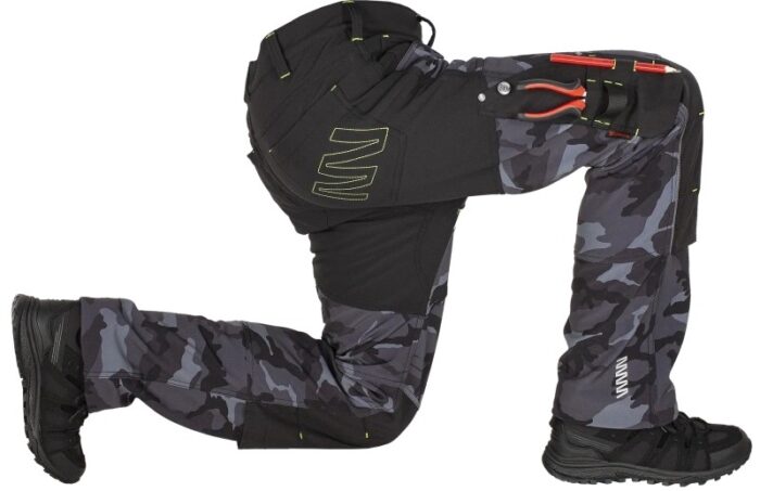 CAMOS Trousers black/grey